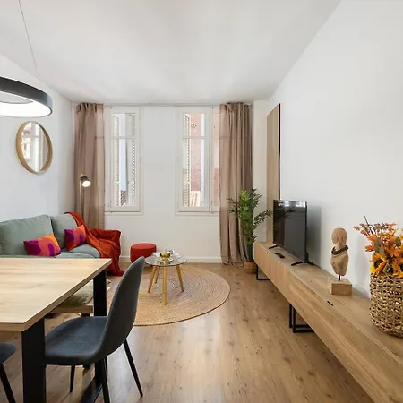 Апартаменты Charming 2br In Trendy Gracia *