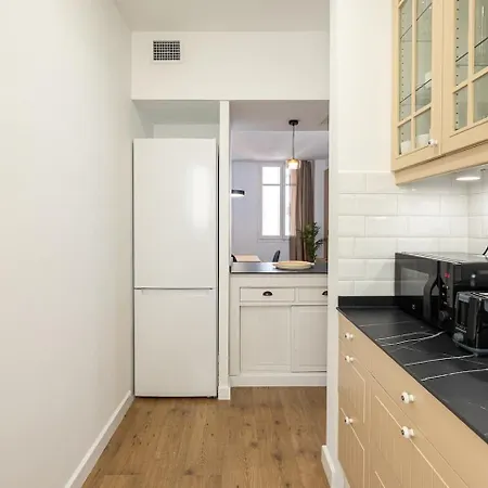 Апартаменты Charming 2br In Trendy Gracia