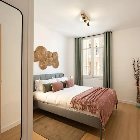Апартаменты Charming 2br In Trendy Gracia